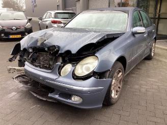 uszkodzony samochody ciężarowe Mercedes E-klasse E (W211), Sedan, 2002 / 2008 2.6 E-240 V6 18V 2004/6
