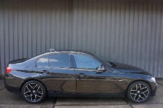 Damaged car BMW 3-serie 320d 2.0 120kW Automaat Led EDE Luxury 2016/1