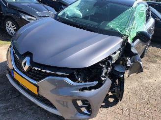 dañado vehículos comerciales Renault Captur  2020/11