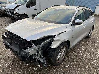 damaged scooters Ford Focus Stationcar 1,0 EcoBoost Trend Edition 2020/1