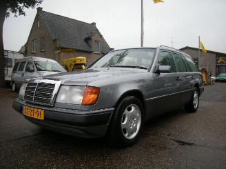 Unfallwagen Mercedes 200-300D 3.0 300 TE 24_V (124.091) MULTI KLEPPER !!! UNIEKE AUTO MET OA AIRCO 1992/3