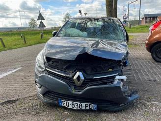 škoda dodávky Renault Clio  2020/4