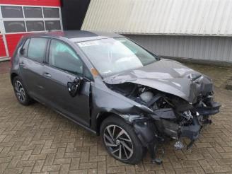 Voiture accidenté Volkswagen Golf Golf VII (AUA), Hatchback, 2012 / 2021 1.0 TSI 12V BlueMotion 2019