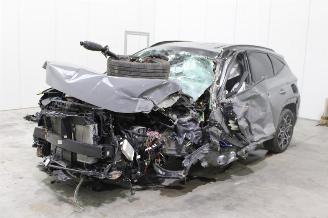 damaged commercial vehicles Hyundai Tucson  2023/4
