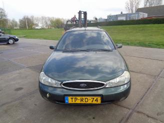 damaged commercial vehicles Ford Mondeo Mondeo II Wagon Combi 1.8 TD CLX (RFN) [66kW]  (08-1996/09-2000) 1998/6