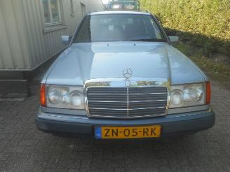krockskadad bil auto Mercedes Zafira 230TE 1991/5